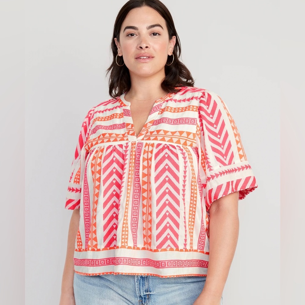 NWOT Geometric Textured V-Neck Top